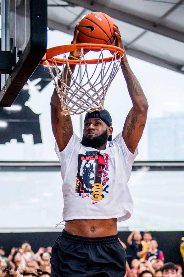 乐鱼网站刷新纪录首场状态出色，法国队观众沸腾！，詹姆斯重返赛场气势如虹延续的简单介绍